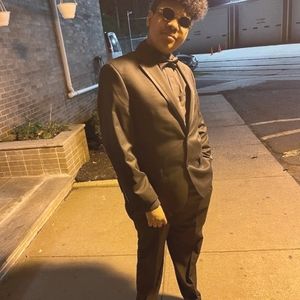 Sean John tuxedo men's size 43 regular kept in the Garmin bag from the cleaners